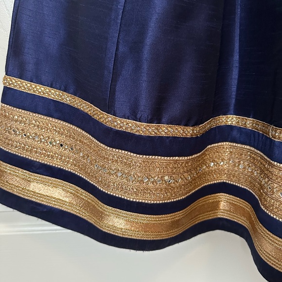 Midnight Blue Floor Length Gown with Gold Detailing - Picture 4 of 4